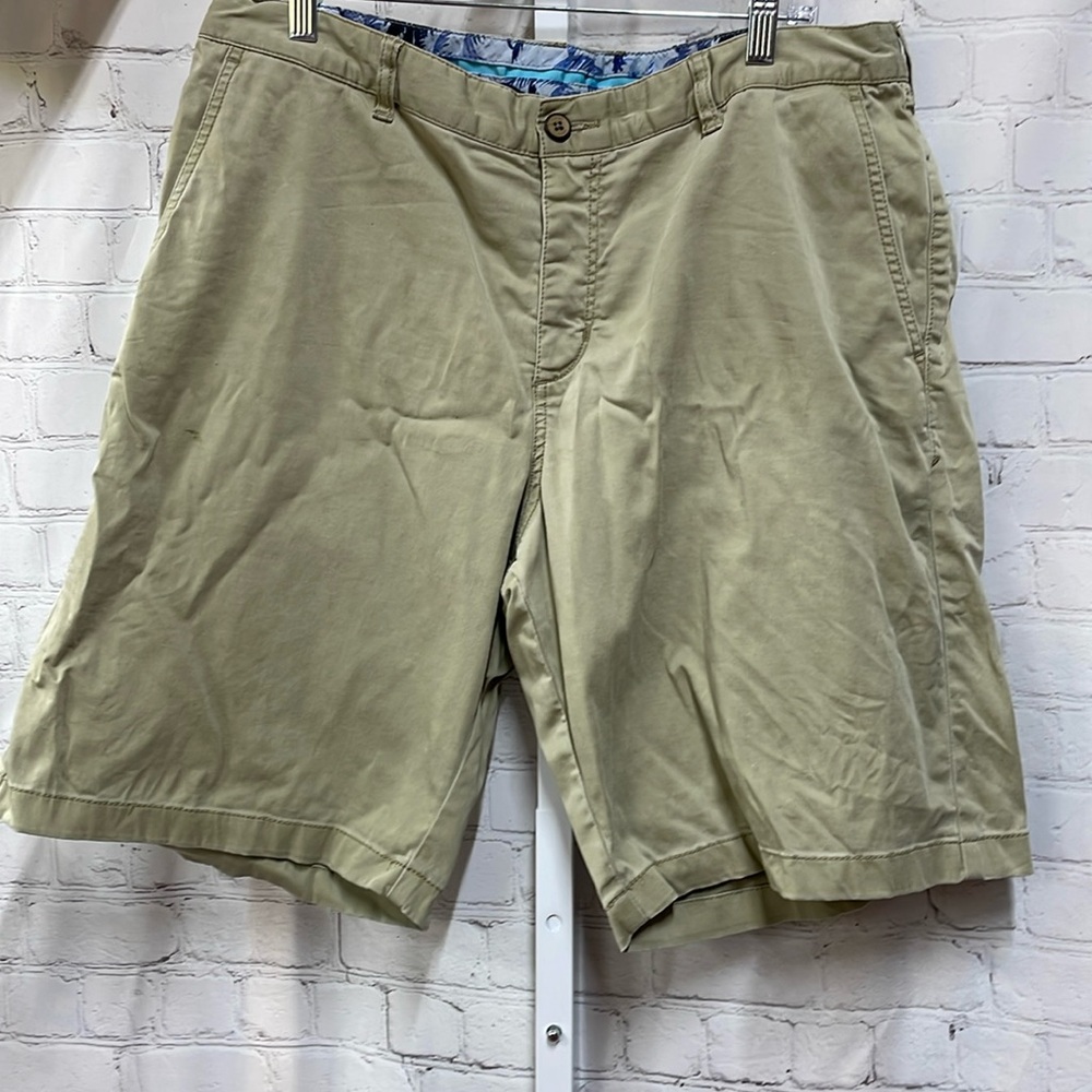 Tommy Bahama khaki size 36 men’s shorts
